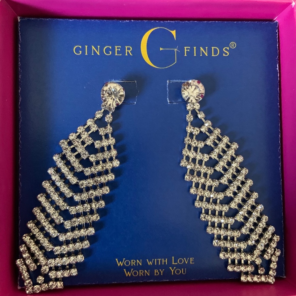 Ginger Finds costume dangling elegant earrings - Picture 2 of 5